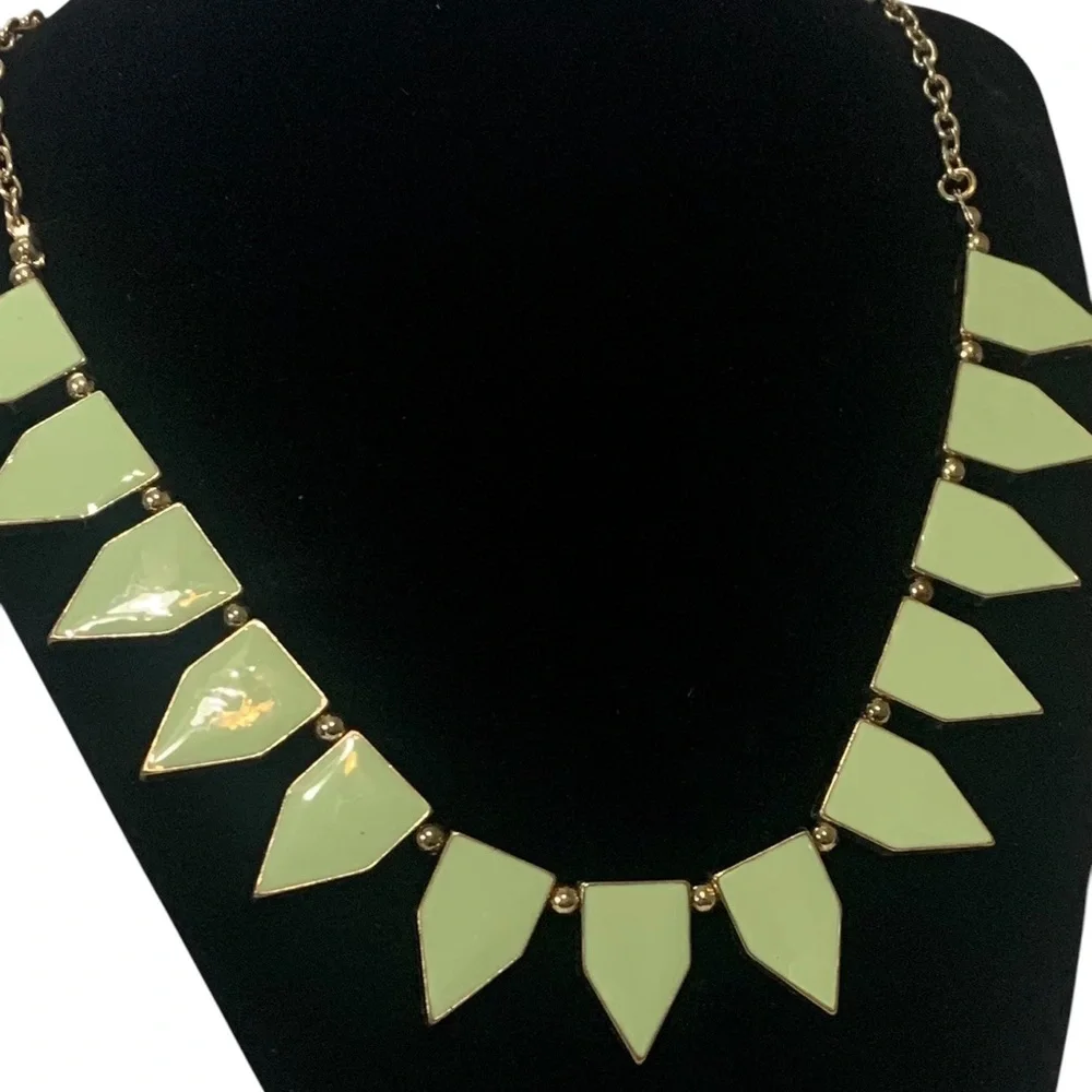 Green Enamel Gold Tone Necklace Costume Jewelry - 18in.